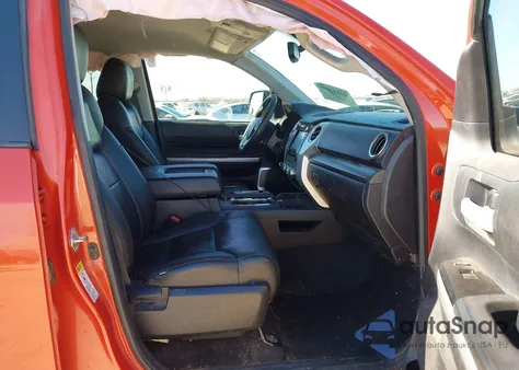 2016 Toyota Tundra Sr5 5.7L V8 z USA, uszkodzony, nr VIN 5TFDW5F19GX535603